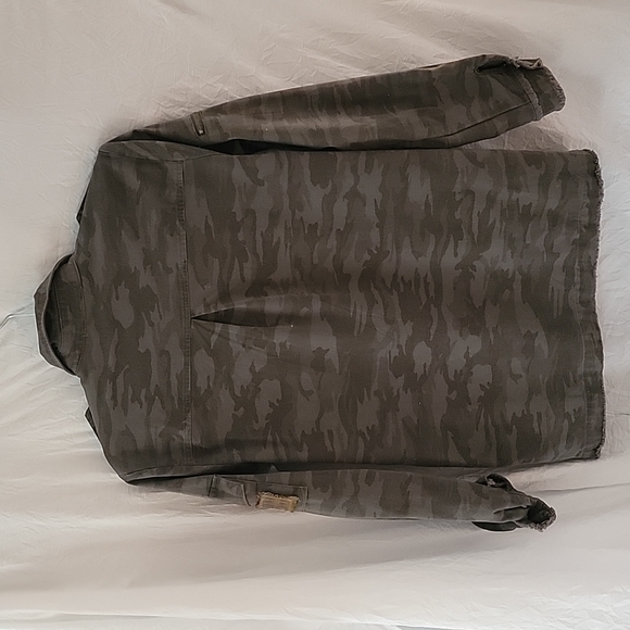 Willow & Clay Camouflage Sirt Jacket - Picture 2 of 8